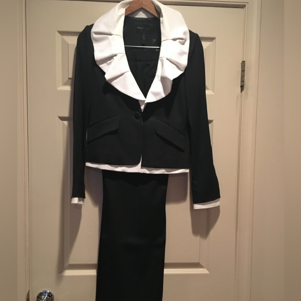 BCBG Max Azria Elegant Pantsuit
Size S - New with tags